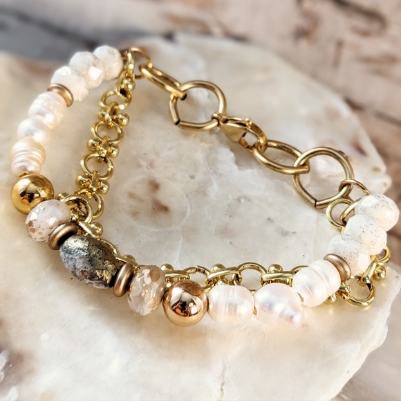 White & Gold Etched Crystal & Glass Beads In Two Strand Bracelet - Picture 4 of 7